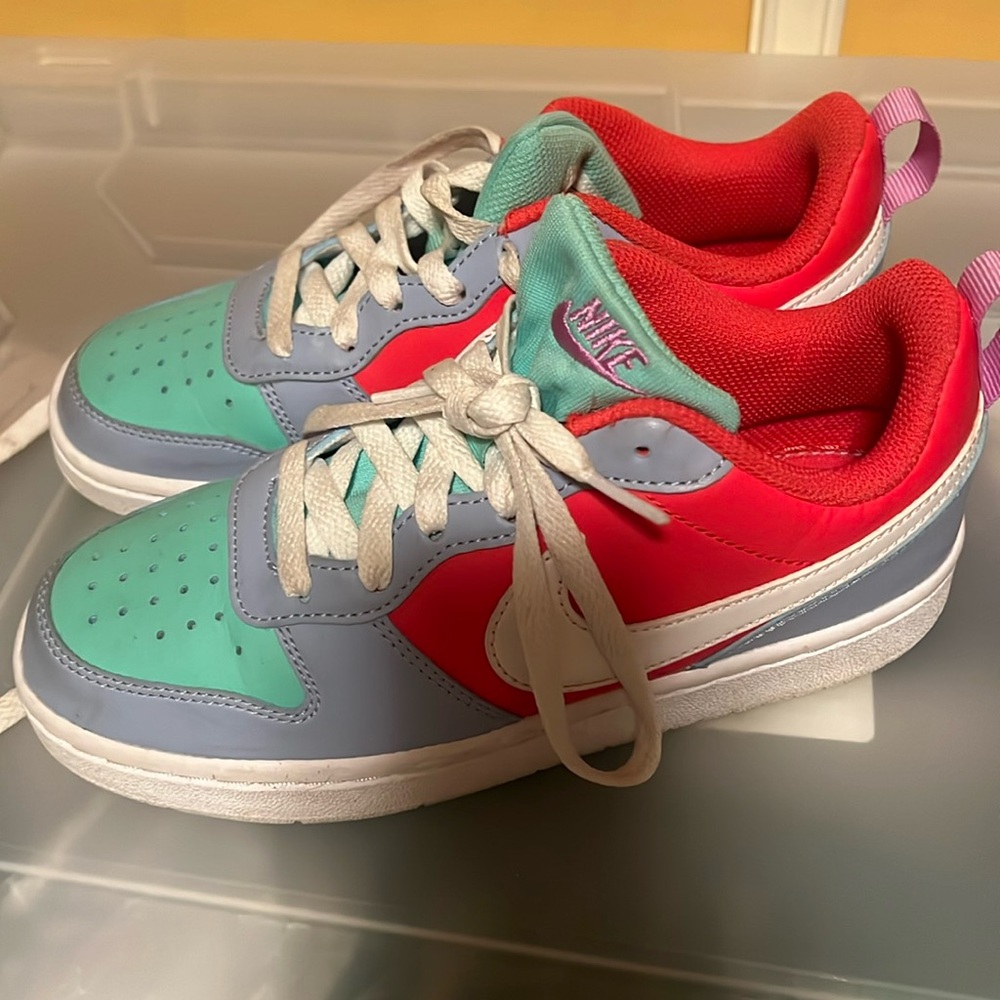 Nike boys court borough low recraft  size 3.5 barely worn